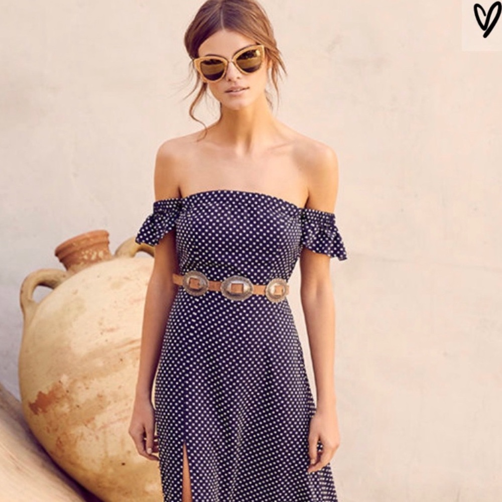 Belt that goes around waist for dress